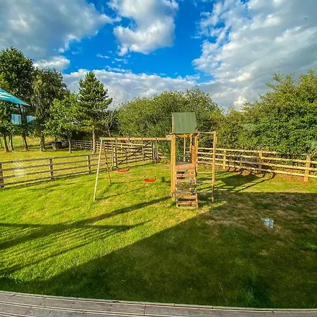 Immaculate 3-Bedroom Private Lodge Near York Exterior photo