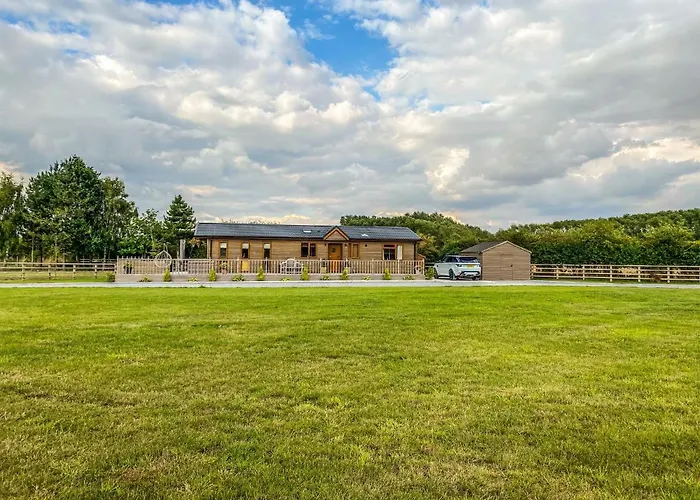 Immaculate 3-Bedroom Private Lodge Near York