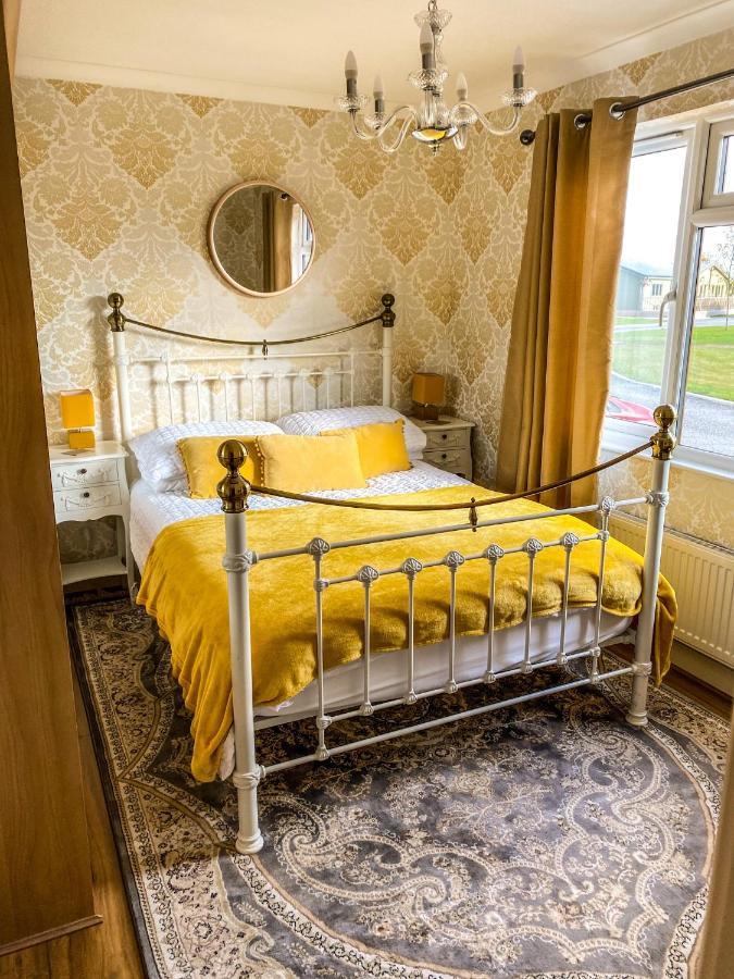 Immaculate 3-bedroom Private Near *