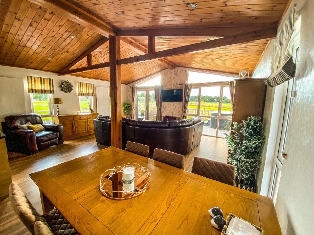Immaculate 3-bedroom Private Near Holiday home *