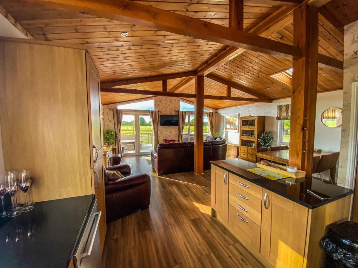 Immaculate 3-bedroom Private Near