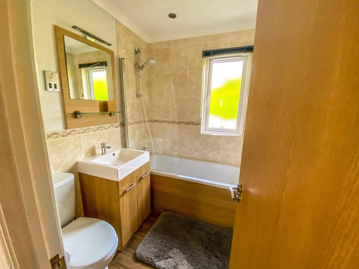 Immaculate 3-bedroom Private Near York